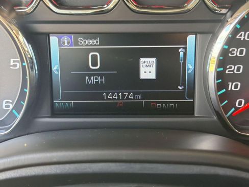 Used 2019 Chevrolet Suburban LT AWD/4WD image 17