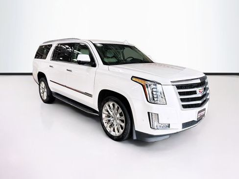 Used 2019 Cadillac Escalade ESV Luxury image 3