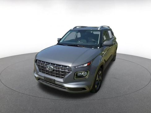 Used 2025 Hyundai Venue SEL FWD image 6