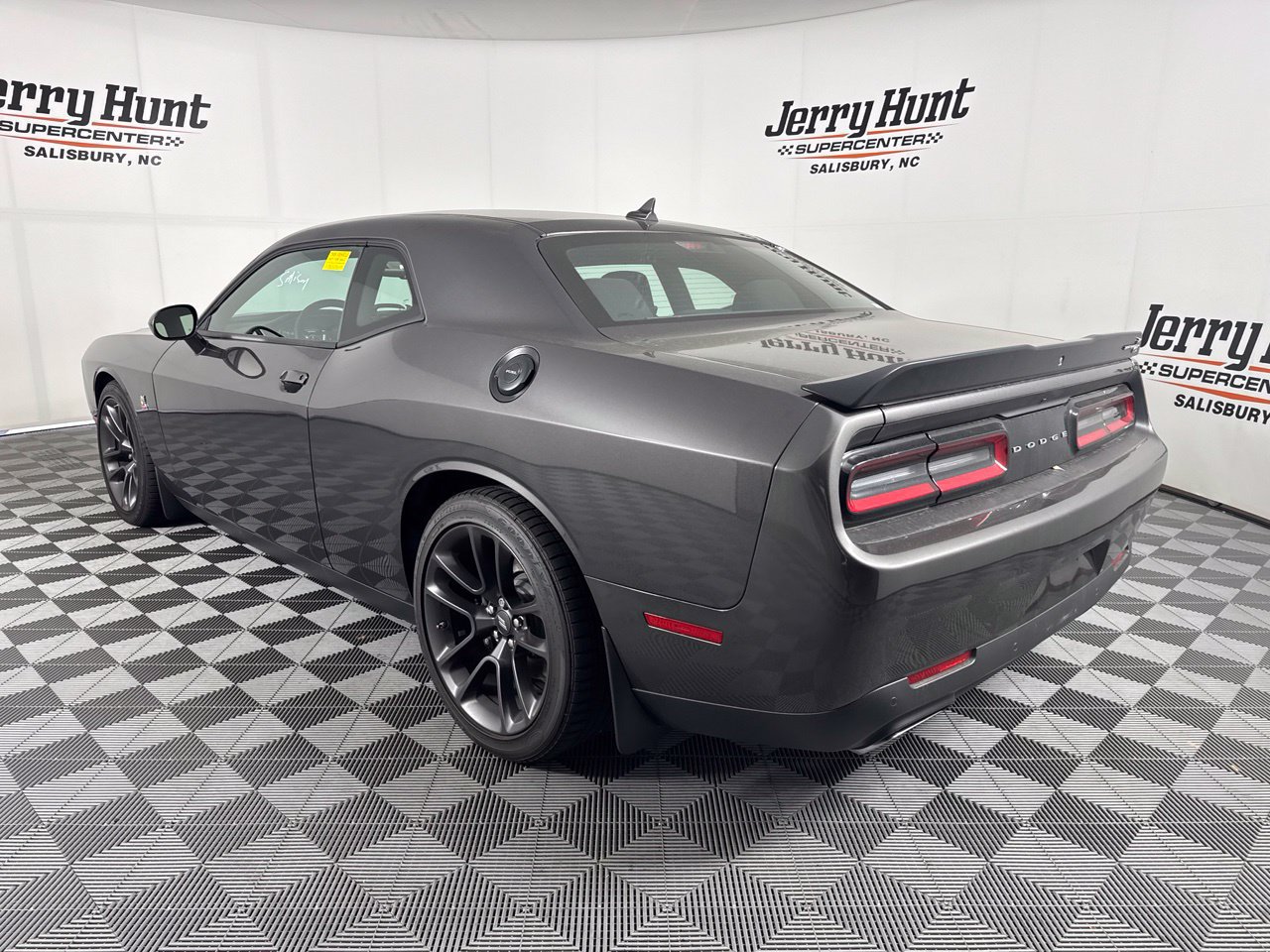 Used 2021 Dodge Challenger R/T Scat Pack RWD image 9