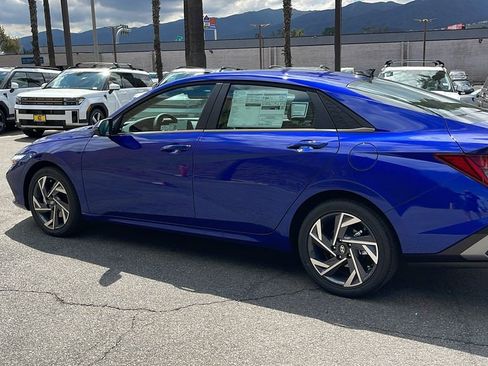 New 2025 Hyundai Elantra Limited image 11