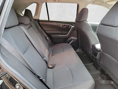 Used 2021 Toyota RAV4 LE FWD image 16