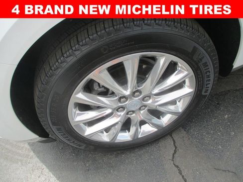 Used 2021 Buick Enclave Premium w/ Sun and Sites Package FWD image 3