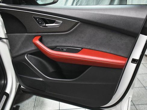 Used 2024 Audi SQ8 Premium Plus w/ Black Optic Package image 16