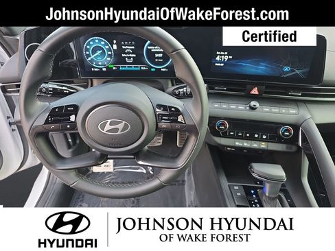 Certified 2025 Hyundai Elantra SEL image 23