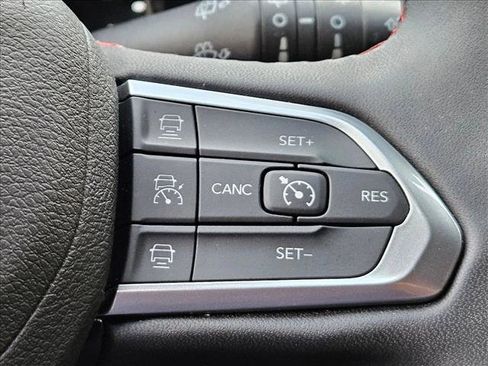 Used 2025 Jeep Compass Trailhawk AWD/4WD image 21