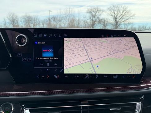 Used 2025 Chevrolet Traverse Z71 w/ Driver Confidence Package image 12