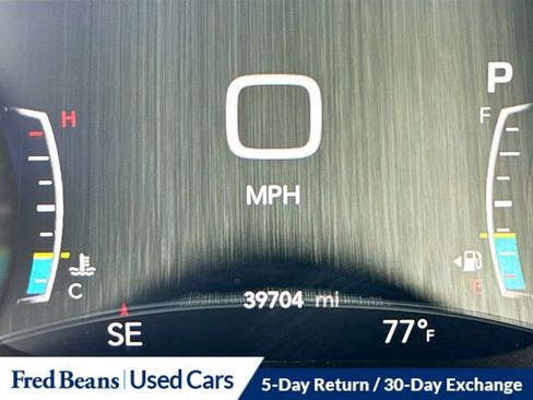 Used 2024 Chrysler Pacifica Pinnacle FWD image 16