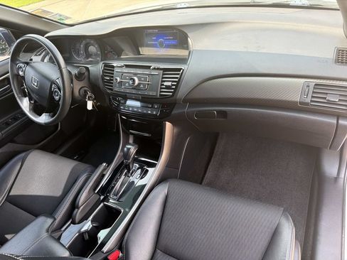 Used 2017 Honda Accord Sport image 12
