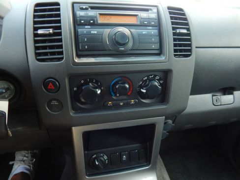 Used 2012 Nissan Pathfinder S AWD/4WD image 25