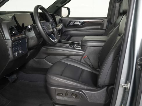 Used 2025 Chevrolet Tahoe Z71 AWD/4WD image 14