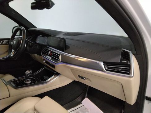 Used 2022 BMW X5 xDrive40i w/ Executive Package image 39