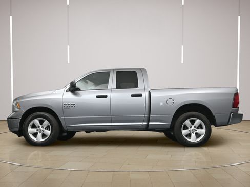 Used 2024 RAM 1500 Classic SLT AWD/4WD image 27