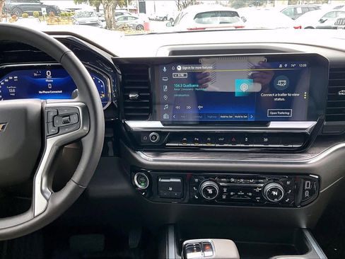 Used 2025 Chevrolet Silverado 1500 LTZ image 7