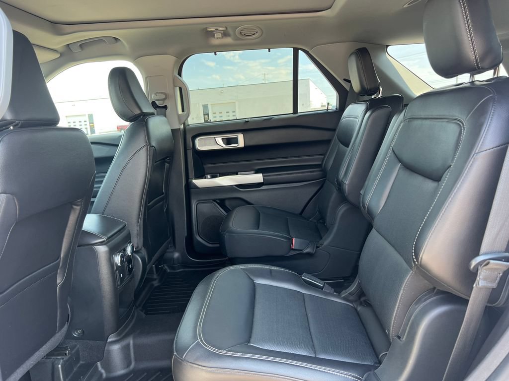 Used 2021 Ford Explorer Limited w/ Equipment Group 301A AWD/4WD image 5