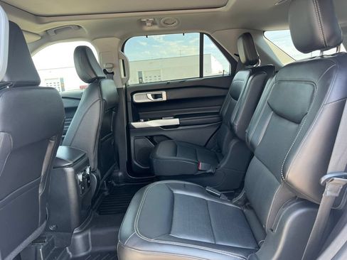 Used 2021 Ford Explorer Limited w/ Equipment Group 301A AWD/4WD image 5