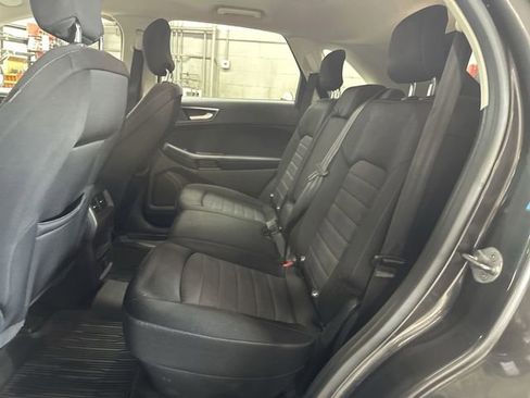 Used 2018 Ford Edge SE image 25