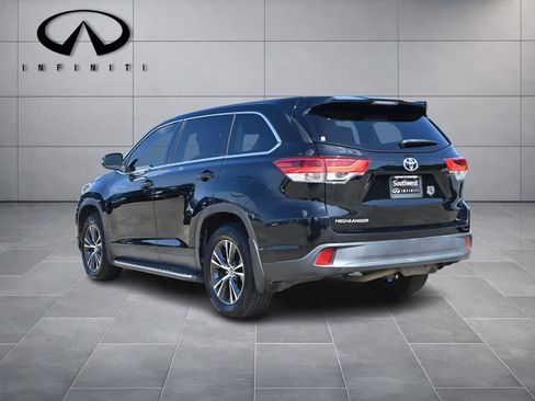 Used 2019 Toyota Highlander LE FWD image 4