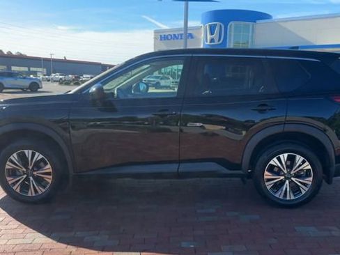 Used 2023 Nissan Rogue SV FWD image 8