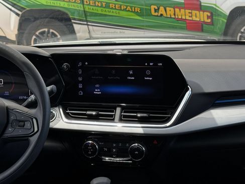 Used 2025 Chevrolet Trax LT FWD image 17