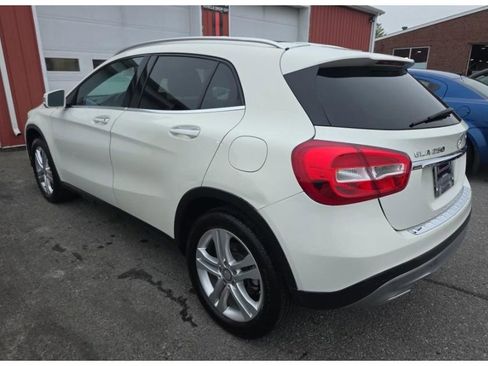 Used 2017 Mercedes-Benz GLA 250 4MATIC w/ Premium Package image 4