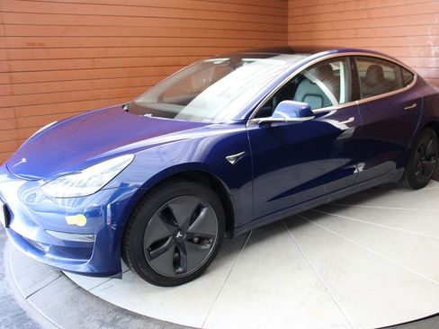 Used 2020 Tesla Model 3 Standard Range Plus image 17