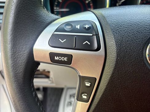 Used 2013 Toyota Highlander Limited AWD/4WD image 21