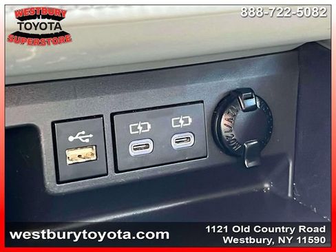 Used 2024 Toyota Highlander XLE image 34