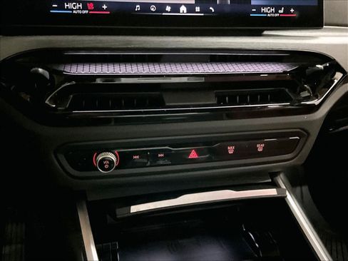 Used 2025 BMW 330i Sedan w/ Convenience Package image 36