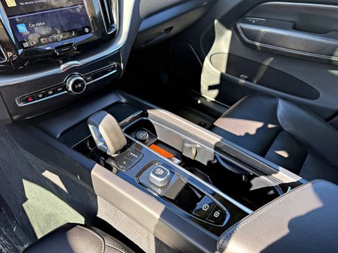 Used 2023 Volvo XC60 B5 Core w/ Climate Package image 18