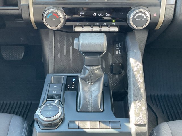 Used 2025 Toyota Tacoma SR5 AWD/4WD image 28