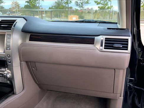 Used 2019 Lexus GX 460 image 17