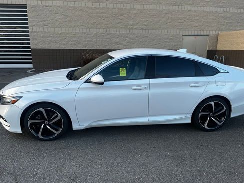 Used 2018 Honda Accord Sport image 2
