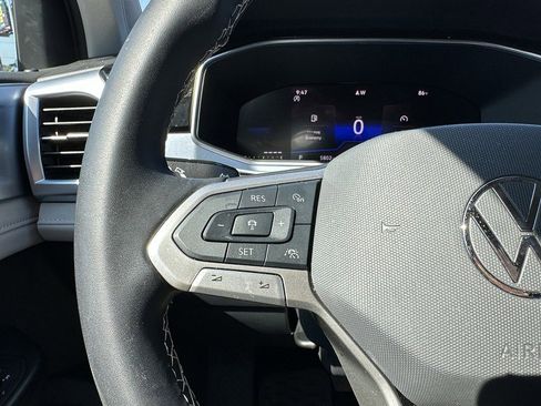 Used 2025 Volkswagen Taos SE w/ Taos MDO Package image 14