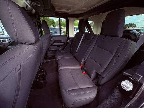 Used 2021 Jeep Wrangler Unlimited Sahara w/ Uconnect 4C Nav & Sound Group AWD/4WD image 21