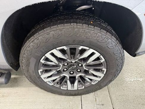 New 2026 Chevrolet Suburban Z71 w/ Comfort Package image 4