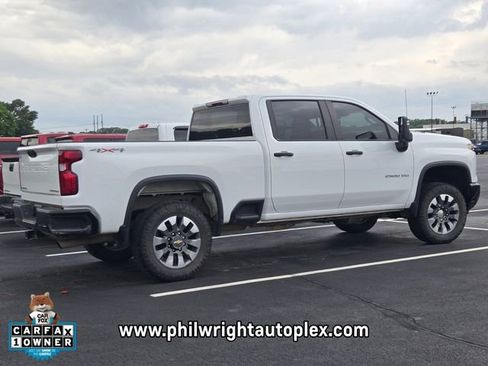 Used 2024 Chevrolet Silverado 2500 Custom w/ Custom Convenience Package AWD/4WD image 3
