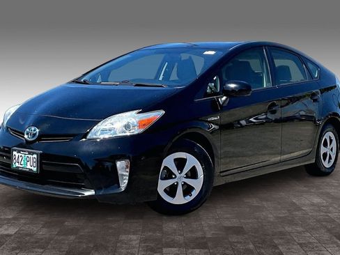 Used 2015 Toyota Prius Two FWD image 2