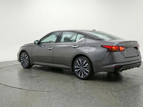 Used 2025 Nissan Altima 2.5 SV image 6