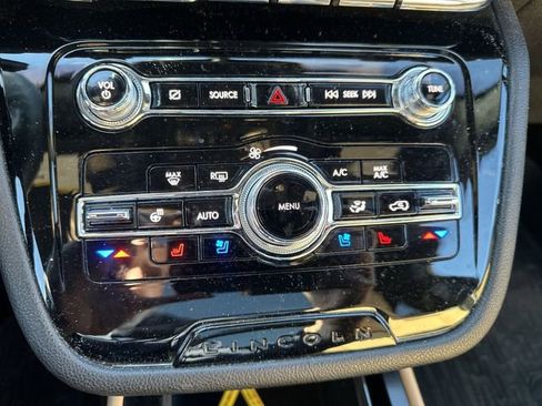 Used 2021 Lincoln Corsair Reserve w/ Equipment Group 201A image 19