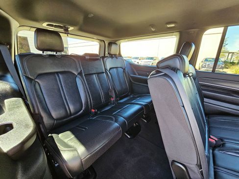 Used 2024 Jeep Wagoneer Series II w/ Flexible Seating Group image 32