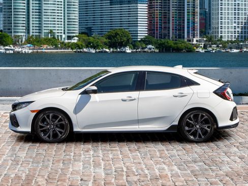 Used 2018 Honda Civic Sport image 8