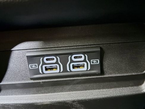 Used 2023 Jeep Grand Cherokee Laredo image 27