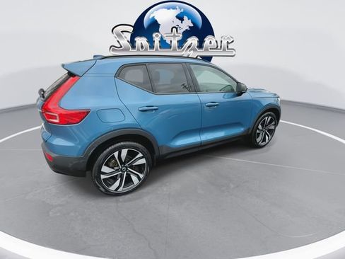 Used 2023 Volvo XC40 B5 Plus w/ Climate Package image 10