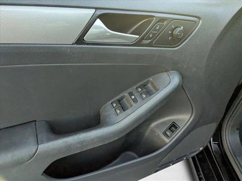 Used 2018 Volkswagen Jetta SE image 7