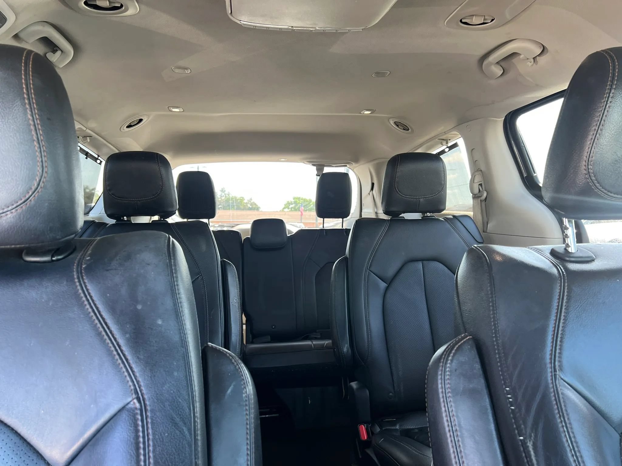 Used 2018 Chrysler Pacifica Touring-L FWD image 21