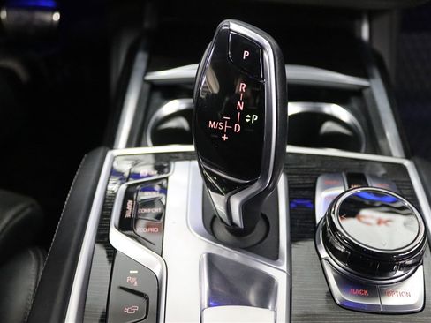 Used 2019 BMW 750i xDrive w/ Executive Package image 28