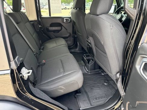 Used 2019 Jeep Wrangler Unlimited Sport S AWD/4WD image 16