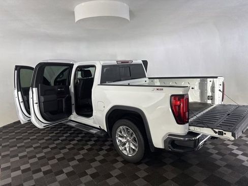 Used 2021 GMC Sierra 1500 SLT AWD/4WD image 16