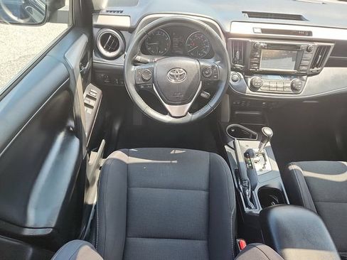 Used 2018 Toyota RAV4 XLE AWD/4WD image 7